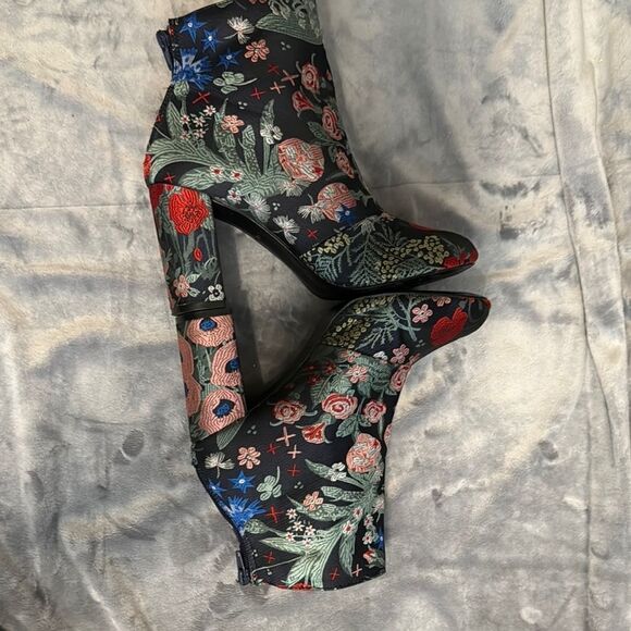 Metaphor Flora Ankle Boots - Picture 5 of 7